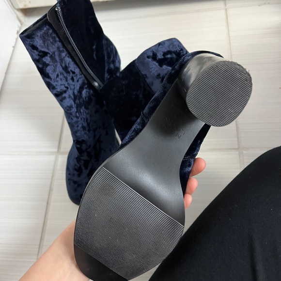 New Look Crushed Velvet Boots - Picture 2 of 6